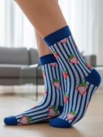 Mavi Çizgili Çilek Tasarım Soket Çorap